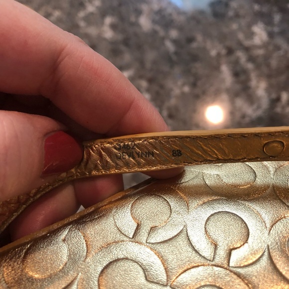 Coach Gold Devlynn Flip Flop sandals NWOT - Picture 2 of 3